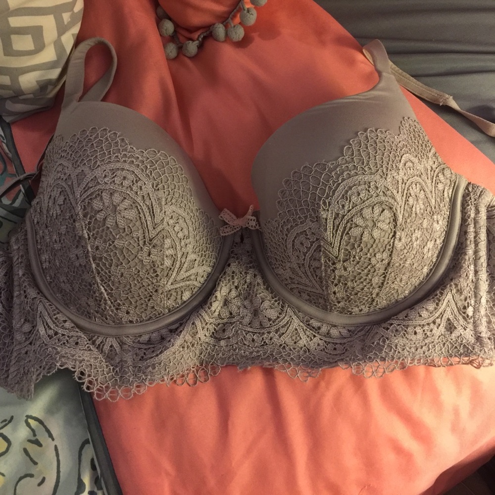 Victoria Secret bra size 38DD worn about 5x’s